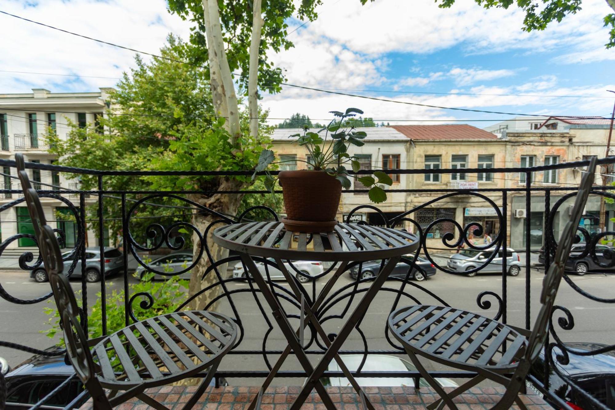 Appartement Mulberry Ბჟოლები à Koutaïssi Extérieur photo